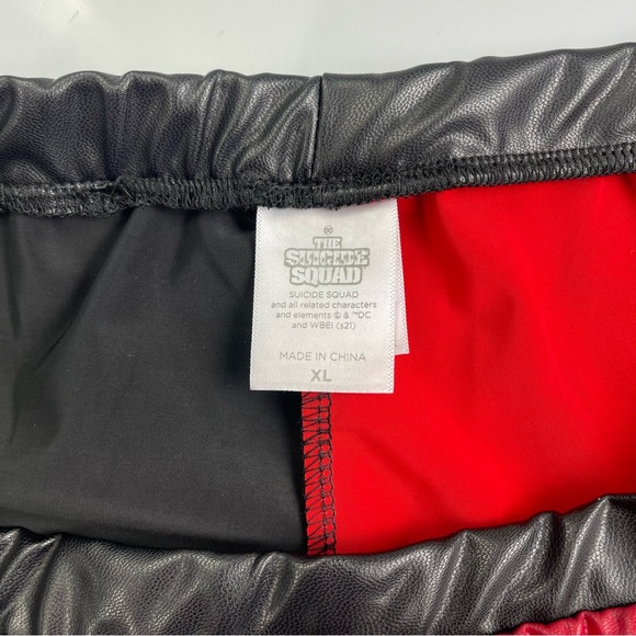 Woman’s pants size XL The Suicide Squad - Picture 2 of 3